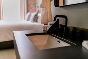 1 slaapkamer, een strijkplank/strijkijzer, reisbedje, gratis wifi