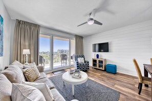 Smart TV - Sterling Shores in Destin Florida 2 bedroom, 2 bathrooms on the third floor (Destin)