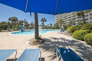 A heated pool - Sterling Shores in Destin Florida 2 bedroom, 2 bathrooms on the third floor (Destin)