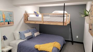 3 bedrooms, desk, iron/ironing board, free WiFi