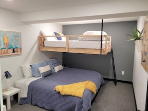 3 chambres, bureau, fer et planche à repasser, accès au Wi-Fi (inclus)