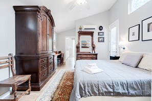 House, Multiple Beds, Patio, Garden View | 6 bedrooms, individually decorated, individually furnished, free WiFi - Duo Vista (Austin)