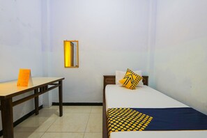 Habitación doble Deluxe | Espacio para trabajar con laptop, wifi gratis y ropa de cama 
