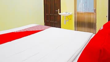 Deluxe Double Room | Laptop workspace, free WiFi, bed sheets