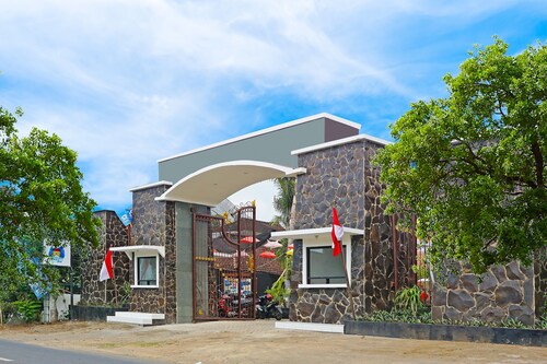 Hotel O Trisna Srabah Resort Homestay & Resto