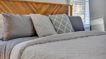 3 bedrooms, desk, iron/ironing board, free WiFi