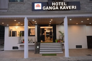Front of property - Hotel Ganga Kaveri (Varanasi)