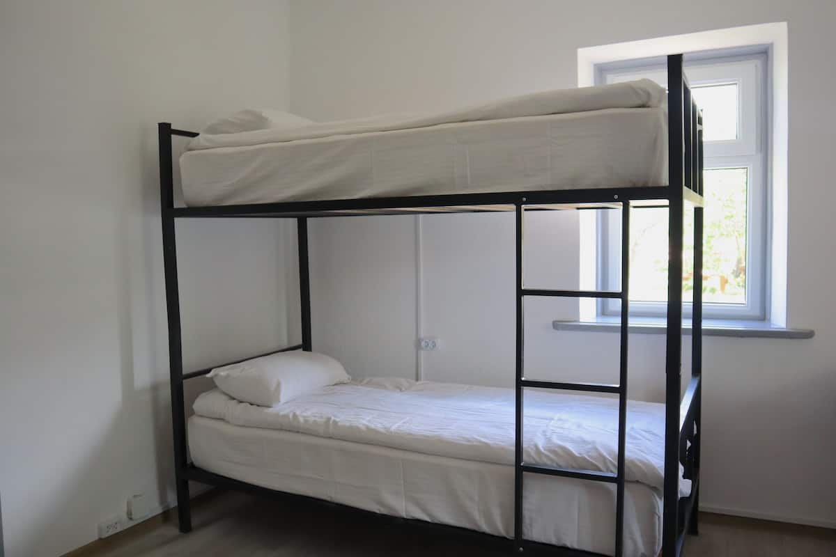 Shared Dormitory, Multiple Bedrooms