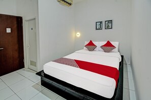 Standard Double Room | Free WiFi, bed sheets