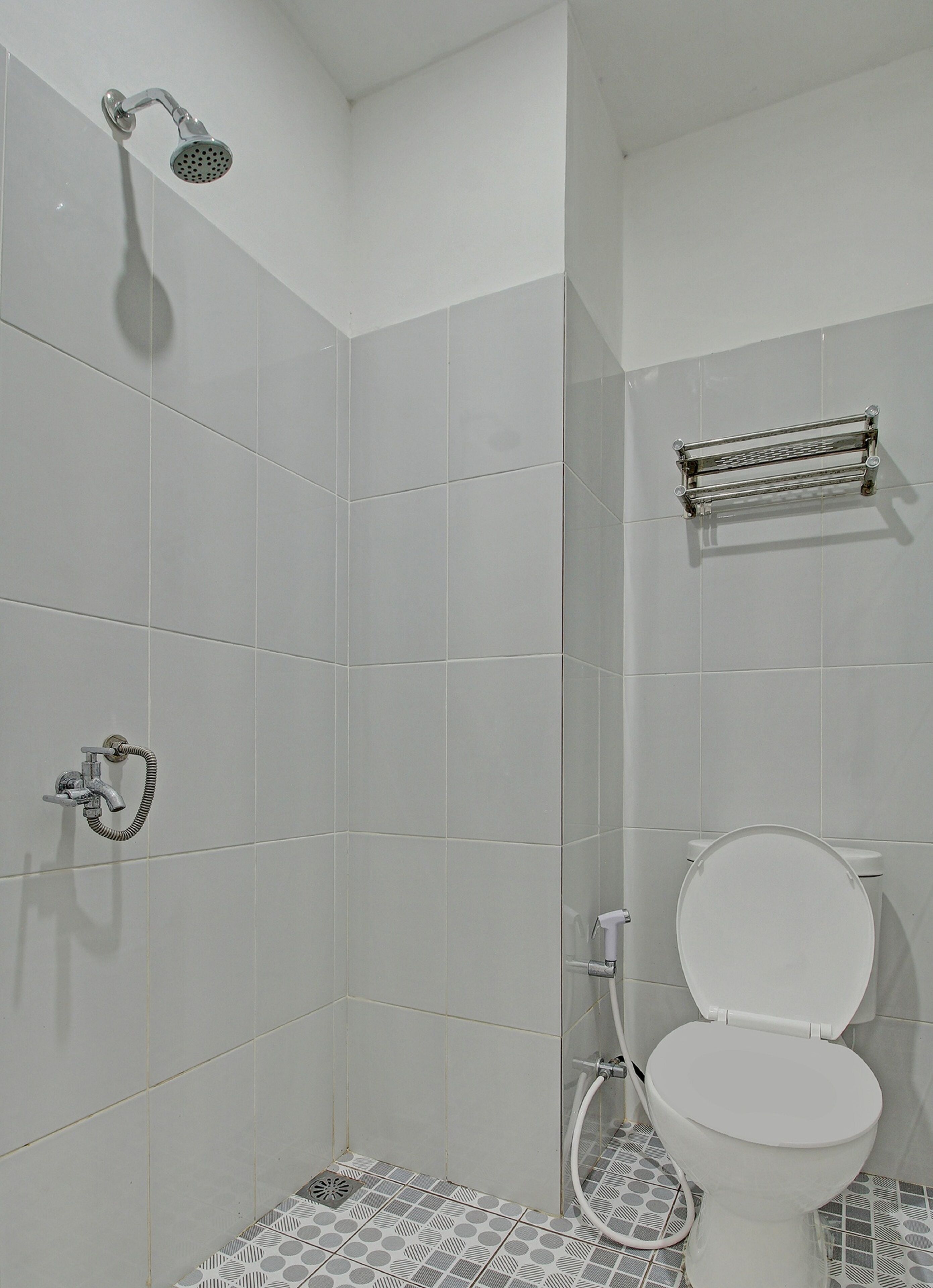 Standard Double Room | Bathroom | Shower, towels