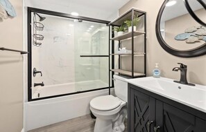 Bathtub, towels - Bayfront Condo with Beautiful Views and Pool (Ocean City)