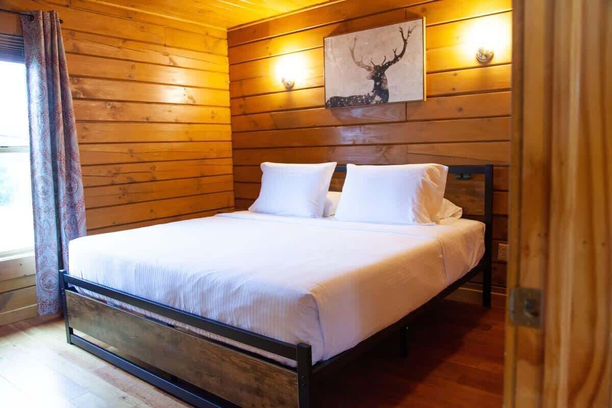 3 多间卧室、办公桌、熨斗/熨衣板、旅行婴儿床