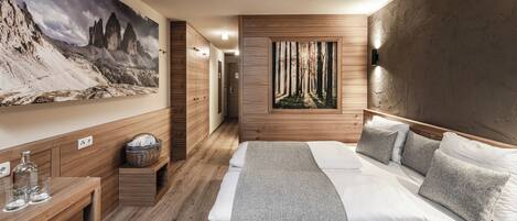 Caja de seguridad en la habitación, wifi gratis y ropa de cama