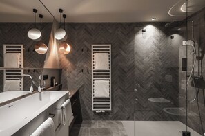 Family Studio Suite, Balcony, Lake View | Bathroom | Shower, hair dryer, slippers, towels - Falkensteiner Family Resort Lido  (Chienes)