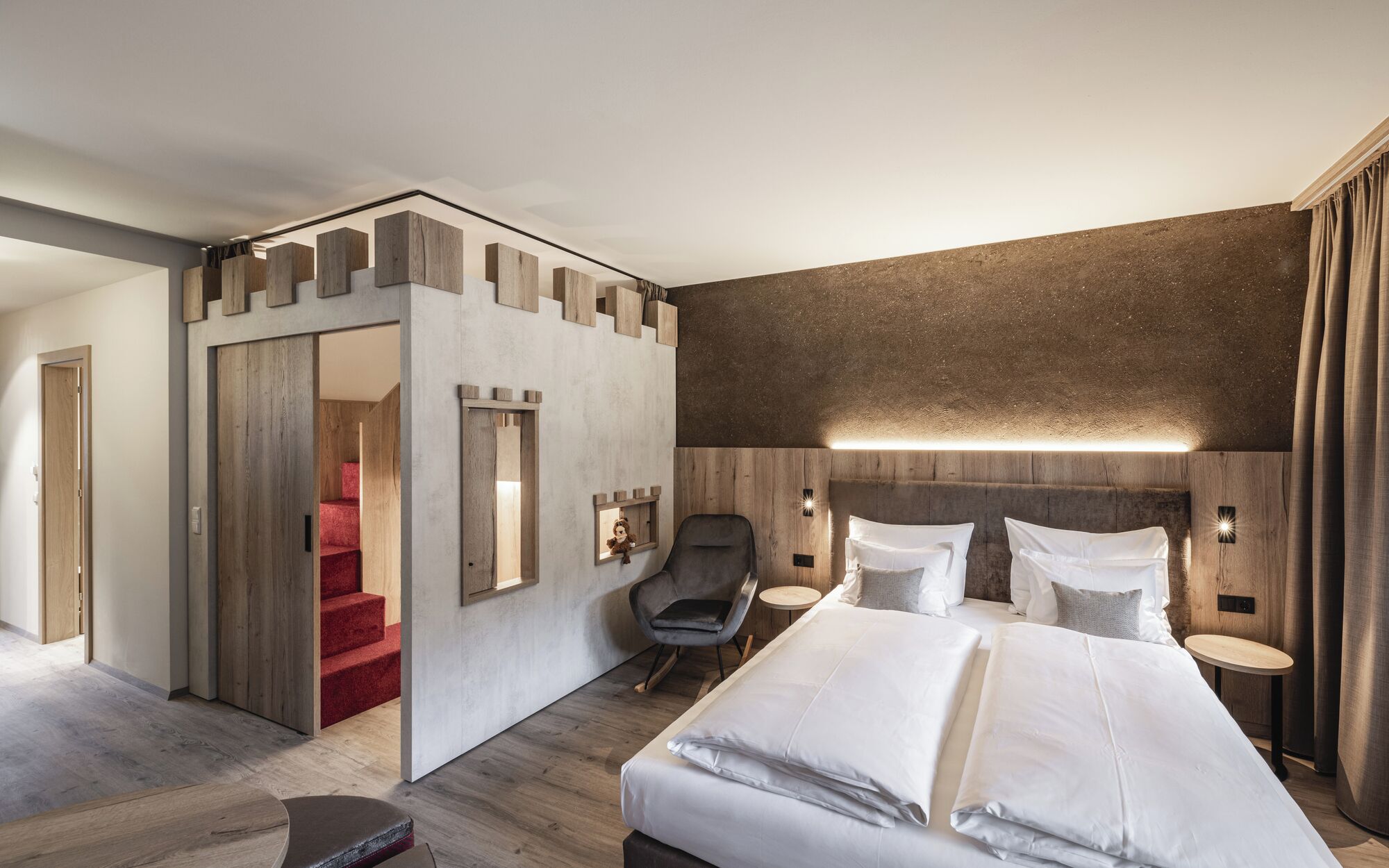 Habitación triple familiar, balcón, vista al lago | Caja de seguridad en la habitación, wifi gratis y ropa de cama 