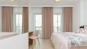 Room - Air-conditioned Studio with Balcony | Close to EXPO XXI (Warszawa)