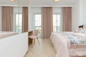 Bureau, fer et planche à repasser, Wi-Fi, draps fournis