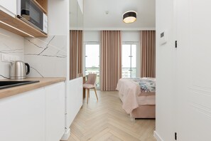 Desk, iron/ironing board, WiFi, bed sheets - Kasprzaka 29 | Elegant Studio | Air conditioning (Warszawa)