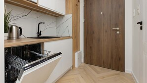 冰箱、微波炉、炉灶、洗碗机