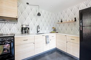 Geladeira, micro-ondas, fogão, cooktop