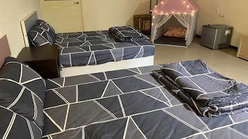 Chambre Quadruple Familiale | Wi-Fi gratuit, draps fournis