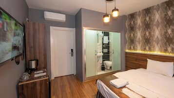 Standard Double Room | Egyptian cotton sheets, premium bedding, minibar, laptop workspace