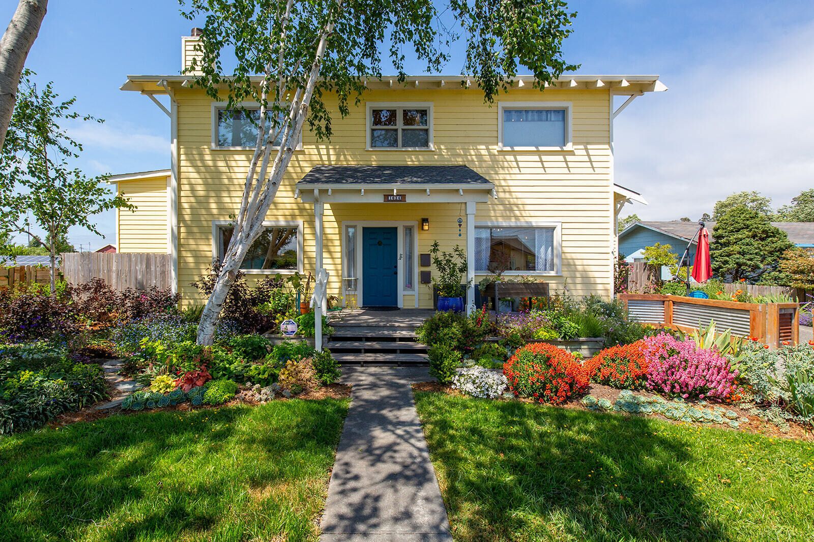 🌿🌼Garden Getaway: Beautiful spacious home surrounded with gorgeous gardens!🏡