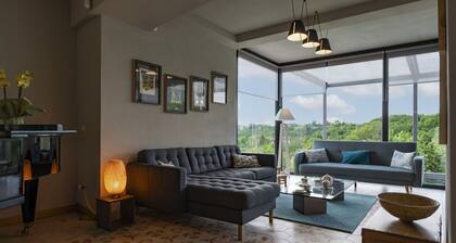 Private Villa with WIFI, private pool, A/C, TV, patio, pets allowed, panoramic view, close to Alba