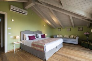 8 bedrooms, iron/ironing board, travel cot, free WiFi - Private Villa with A/C, private pool, WIFI, TV, patio, pets allowed, panoramic view, close to Alba (San Grato)