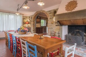 Dining - Beautiful private villa with WIFI, private pool, patio, pets allowed and panoramic view (Capannole)