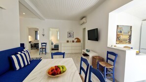 Dining - Blue Gem Villa, in the Heart of Lefkas Town! (Lefkada)
