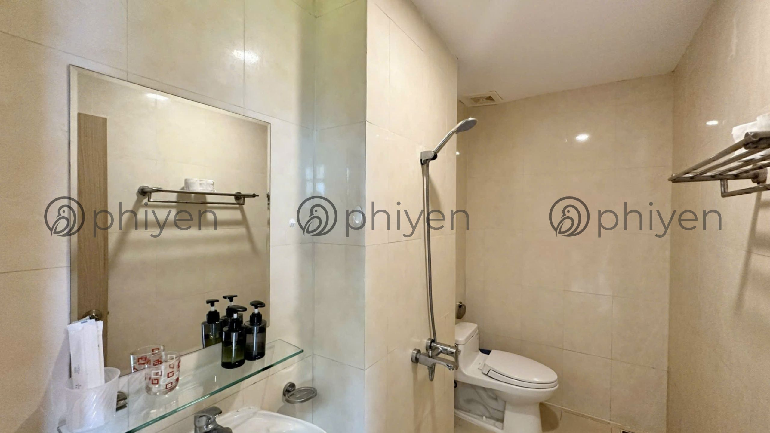 Apartment, City View | Bathroom | Hair dryer, towels, soap, shampoo