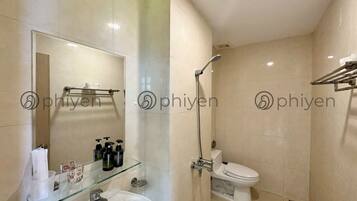 Apartment, City View | Bathroom | Hair dryer, towels, soap, shampoo