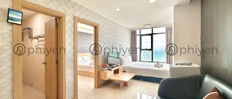 Deluxe Apartment | Desk, free WiFi, bed sheets