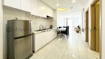Apartment, City View | Private kitchen | Fridge, microwave, stovetop, rice cooker
