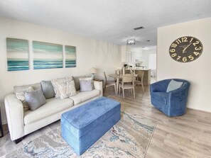 Smart TV - Poolside Villas 202 * Save now on July open dates (Destin)