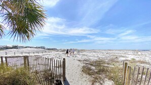 På stranden