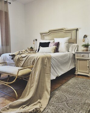 8 bedrooms, WiFi, bed sheets