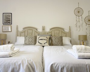 8 bedrooms, WiFi, bed sheets - ¡escápate y Siente la Naturaleza! Villa Familiar con Mucho Encanto Para Grupos (Pozohondo)