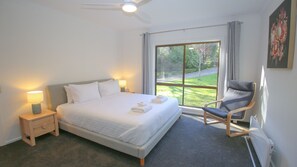 5 bedrooms, desk, iron/ironing board, free WiFi