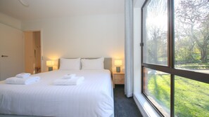 5 bedrooms, desk, iron/ironing board, free WiFi