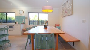 Dining - Platypus Bend - right on the river (Bright)