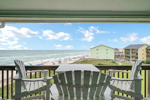 Property grounds - 738 Surf Condo - Oceanfront - Pool access (Surf City)