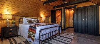 Cedar Mountain Retreat-  mountain modern getaway, newly added hot tub and fire pit!