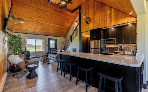 Cedar Mountain Retreat- Hot Tub, Pet Friendly, Mountain Views