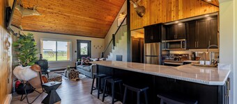 Cedar Mountain Retreat- Hot Tub, Pet Friendly, Mountain Views