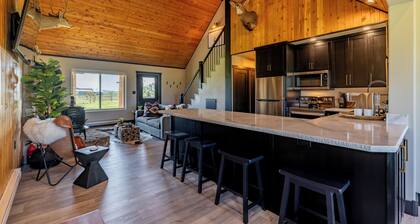 Cedar Mountain Retreat- Hot Tub, Pet Friendly, Mountain Views