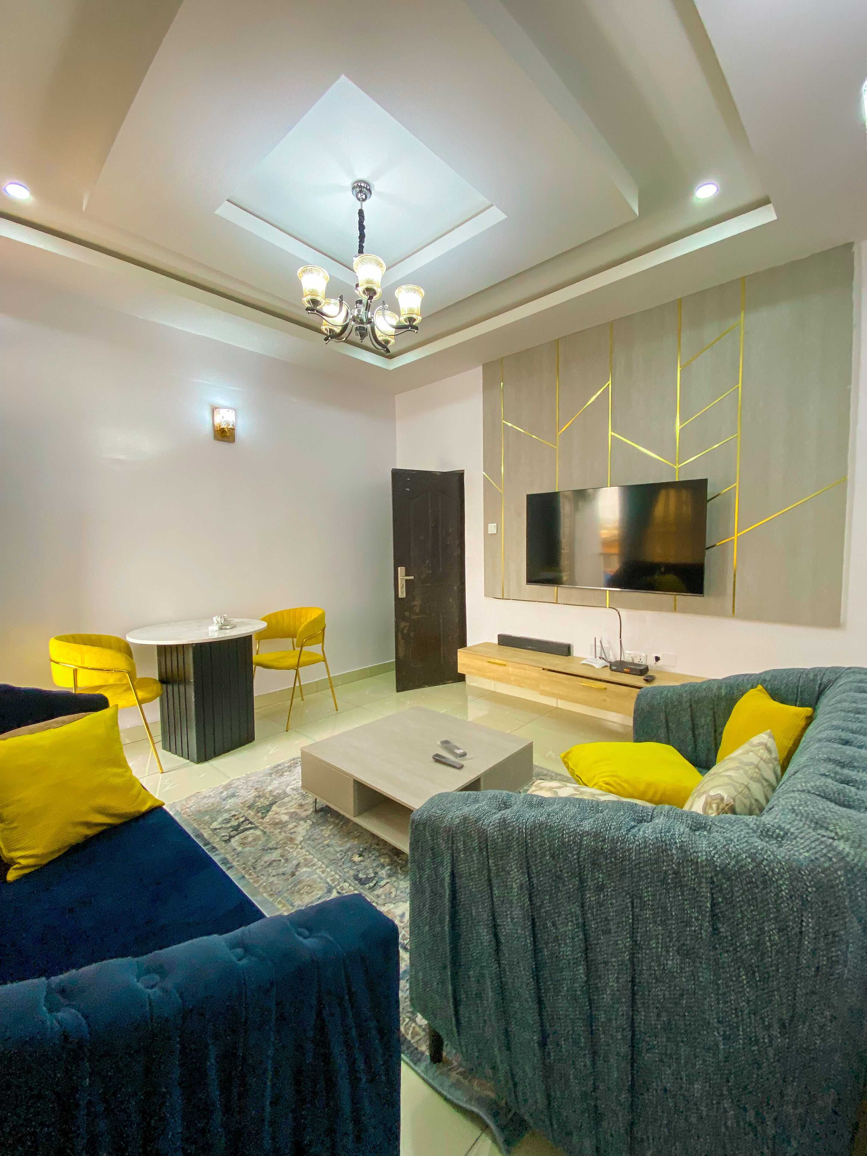 Smart TV, video games, table tennis, stereo