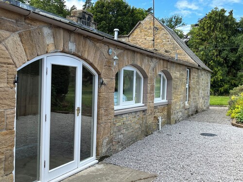 Fantastic traditional yet up-to-date spacious cottage very close to Edinburgh