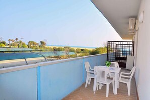 Outdoor dining - Holiday apartment mit Klimaanlage und Pool (Bibione)